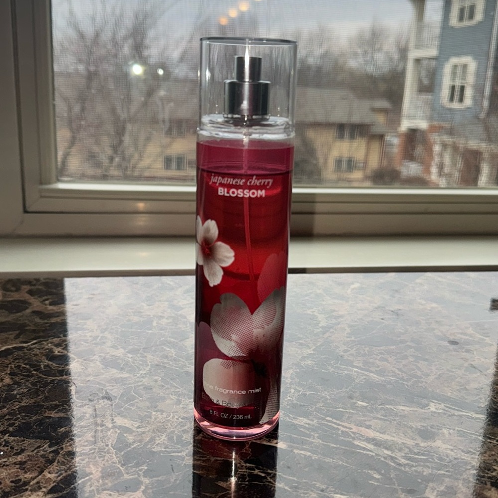 Bath & Body Works Japanese Cherry Blossom body spray